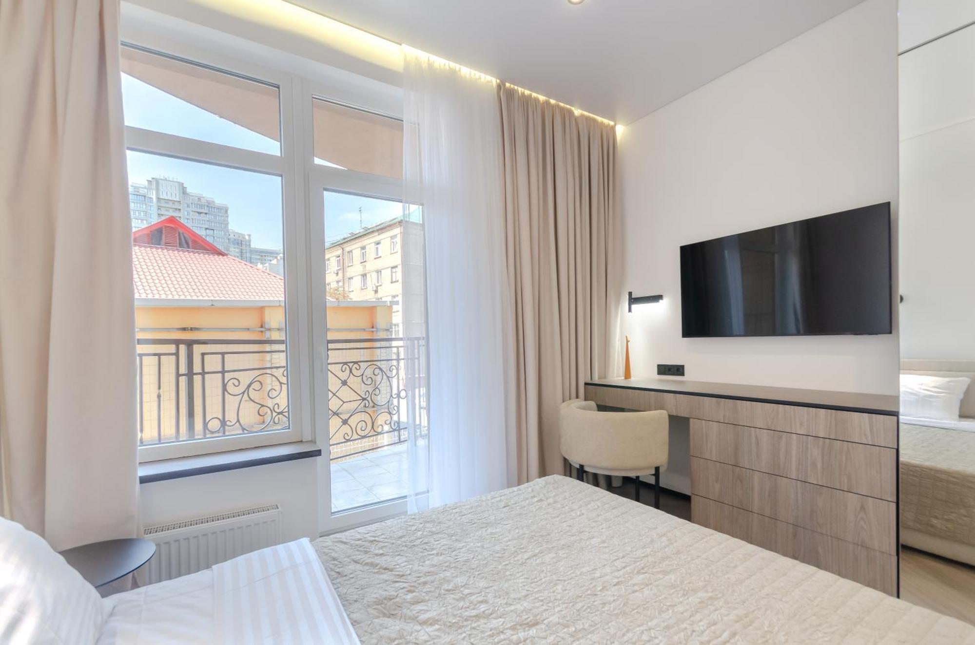 Petrovdom 2-76 Luxury Living In Rc Pechersk Plaza Kyiv Exterior photo