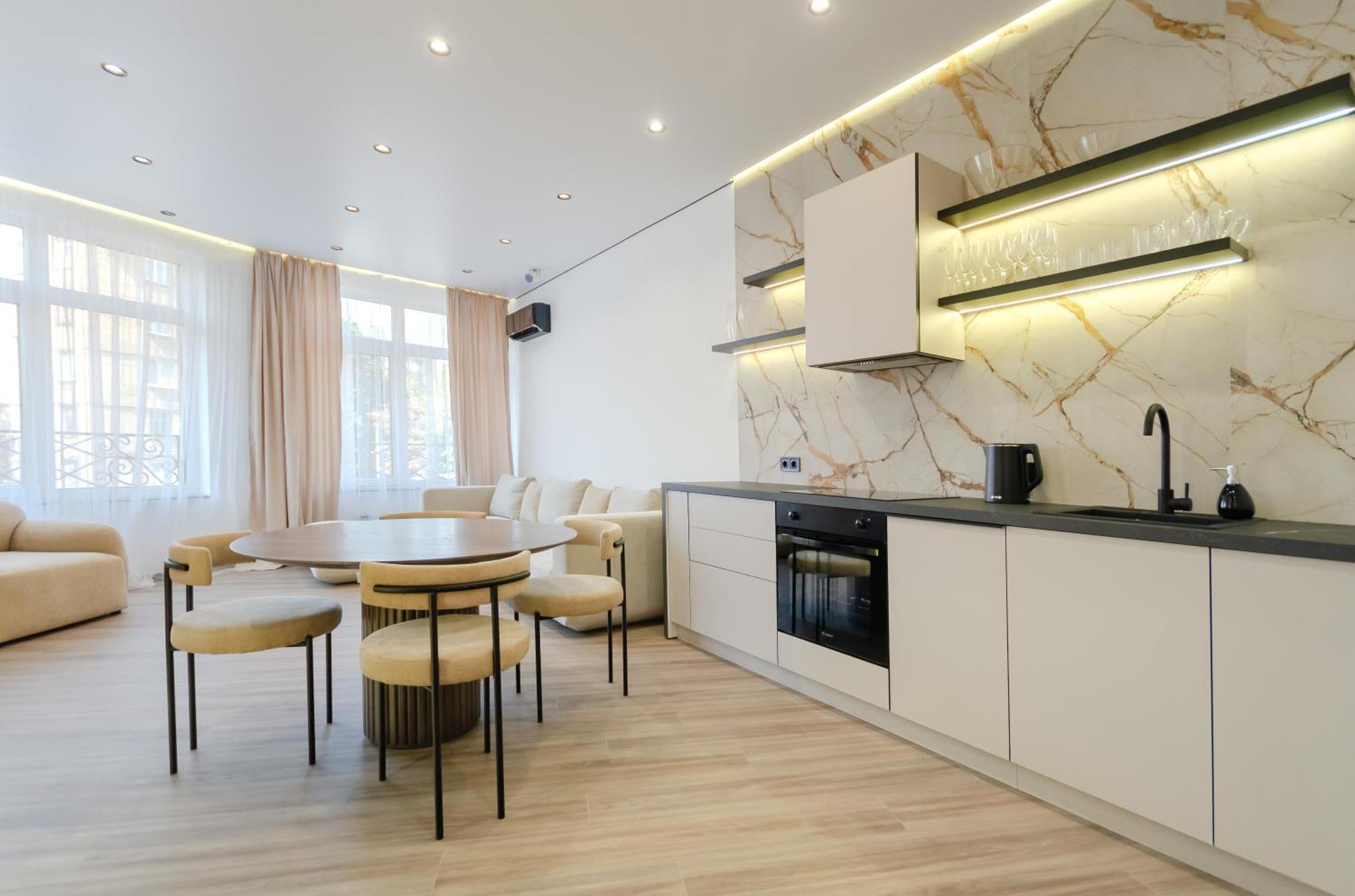 Petrovdom 2-76 Luxury Living In Rc Pechersk Plaza Kyiv Exterior photo